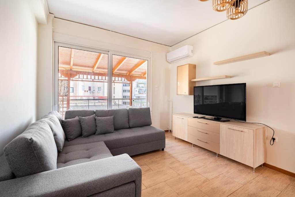 Budget In Next To Metro Station By Atheniankeys Appartement *
