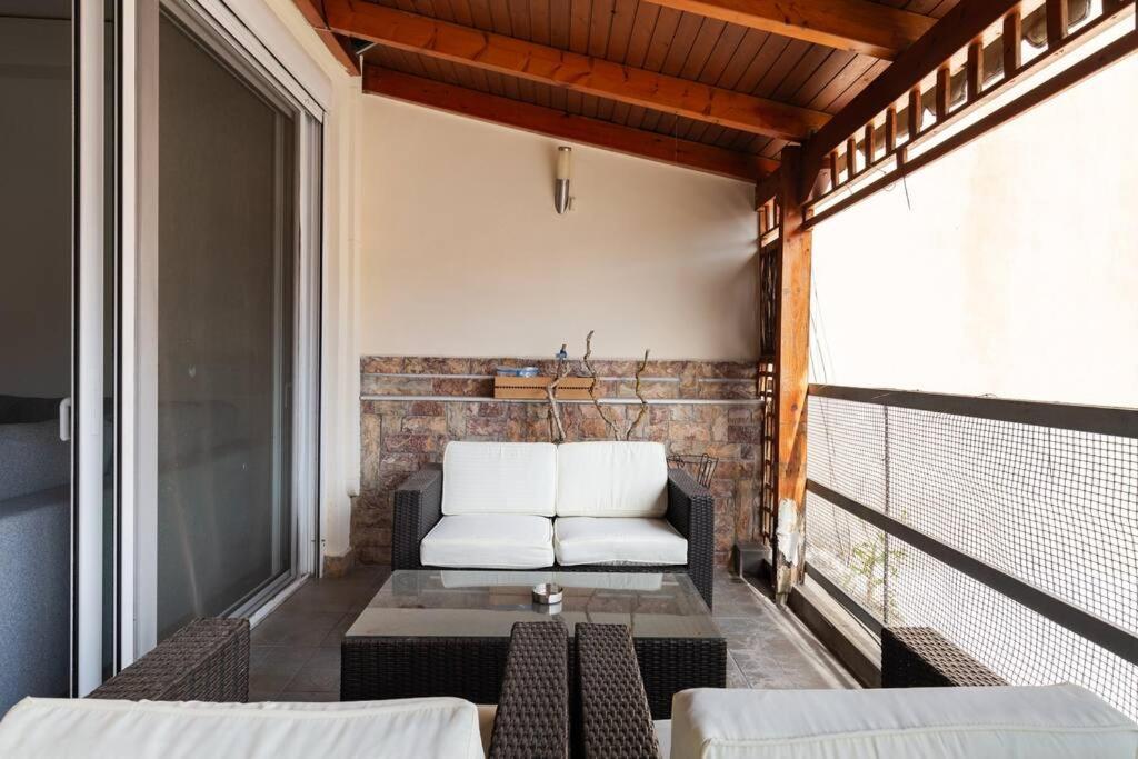 Appartement Budget In Next To Metro Station By Atheniankeys Athene