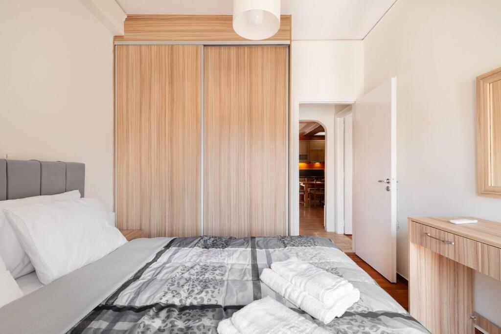 Appartement Budget In Next To Metro Station By Atheniankeys