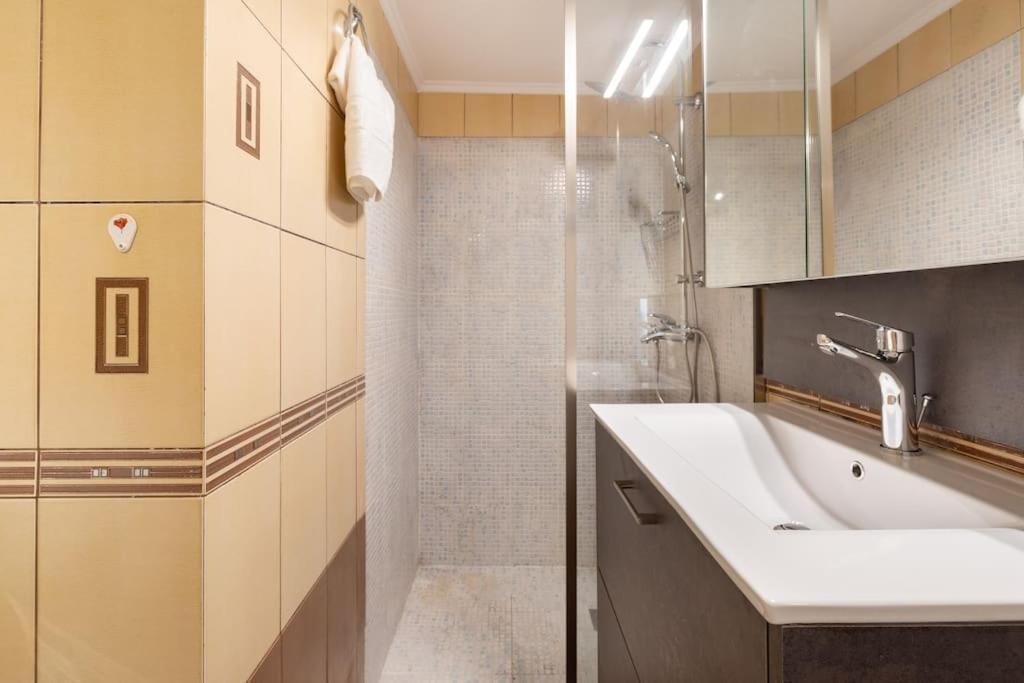 Budget In Next To Metro Station By Atheniankeys Athens