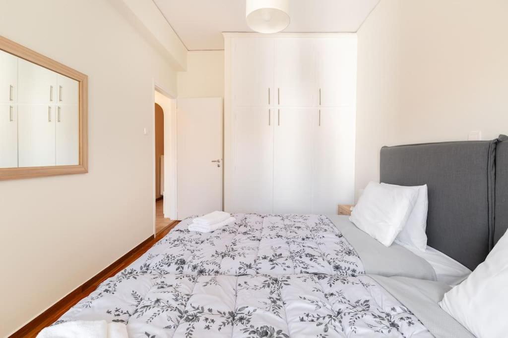 Appartement Budget In Next To Metro Station By Atheniankeys *