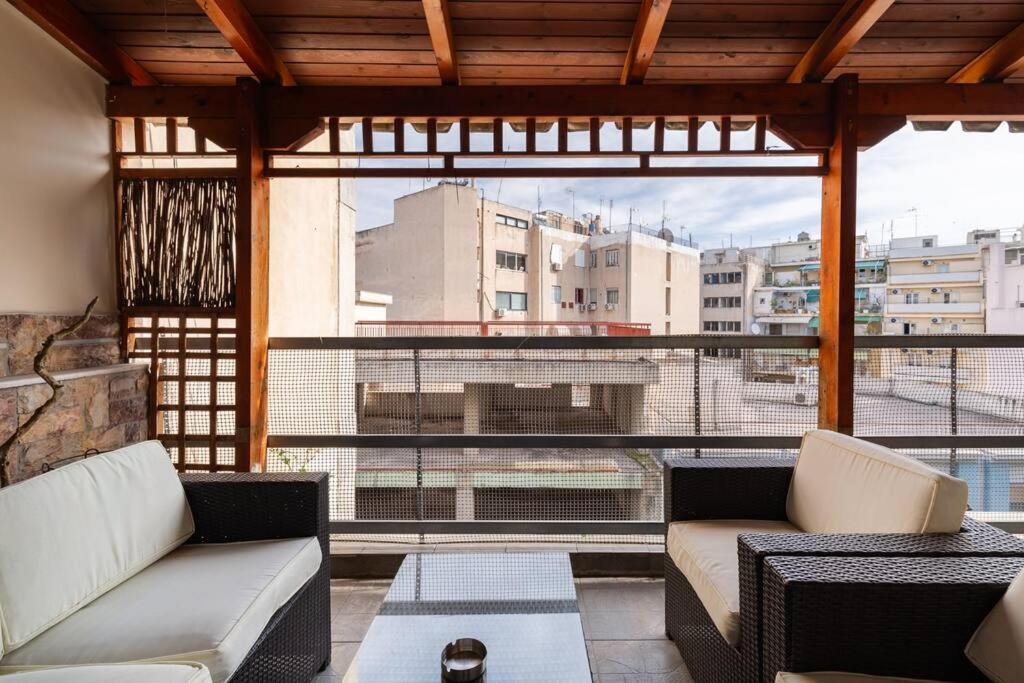 Apartment Budget In Next To Metro Station By Atheniankeys *