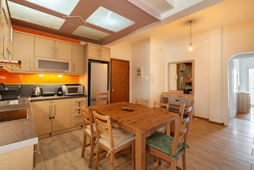 Budget In Next To Metro Station By Atheniankeys Atene